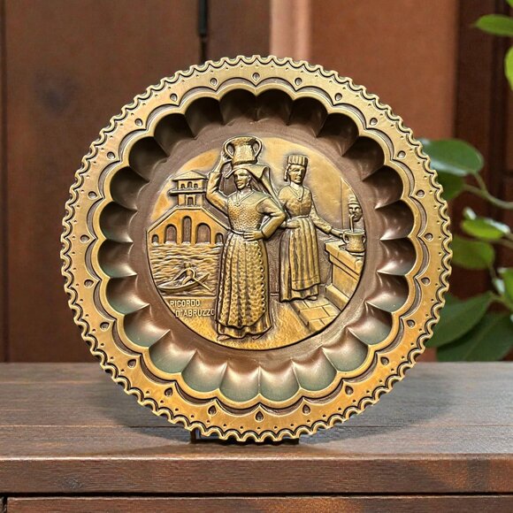 Vintage Italian Brass Wall Plate, Ricordo d’Abruzzo Souvenir, - Picture 1 of 5